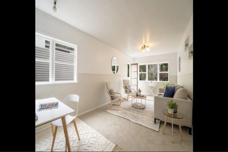 Photo of property in 3 South Street, Tawa, Wellington, 5028