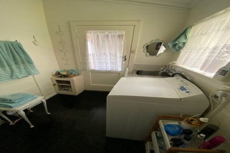 Photo of property in 21 Bayview Road, Paremata, Porirua, 5024