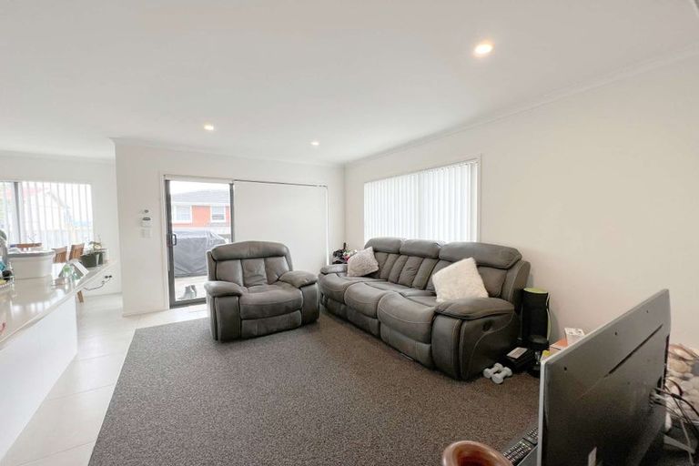 Photo of property in 3 Downsview Road, Pakuranga Heights, Auckland, 2010