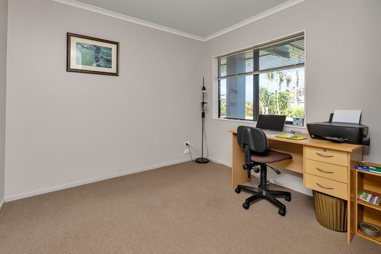 Photo of property in 55 Pyle Road West, One Tree Point, 0118