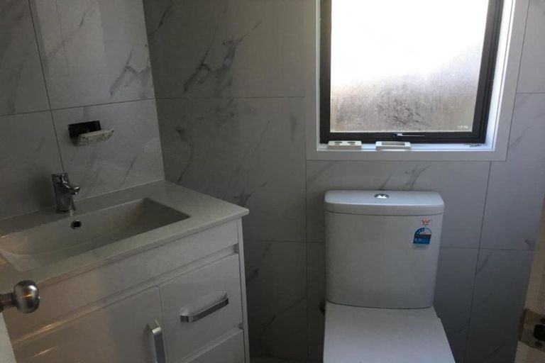 Photo of property in 2/18 Mander Place, Bucklands Beach, Auckland, 2012