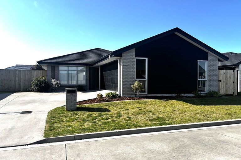 Photo of property in 17 Komata Crescent, Papamoa Beach, Papamoa, 3118