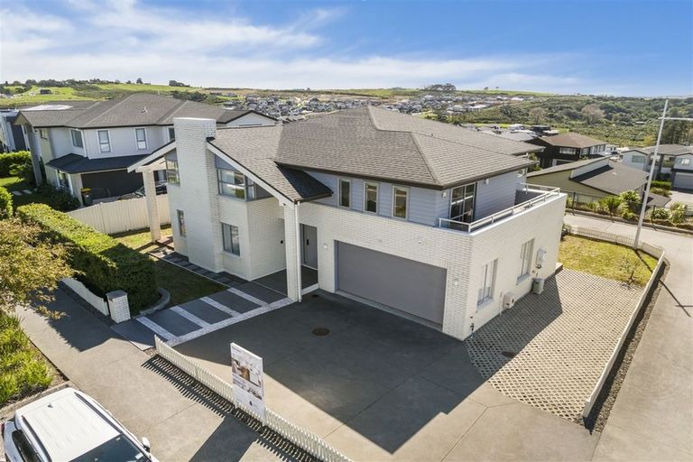 Photo of property in 33 Te Oneroa Way, Long Bay, Auckland, 0630