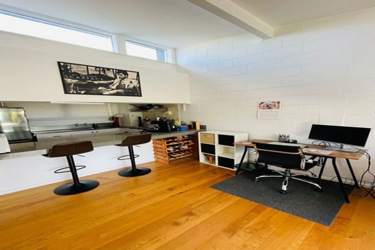 Photo of property in 2/289 Glenfield Road, Glenfield, Auckland, 0629