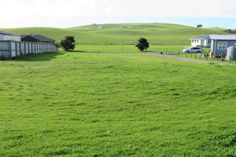 Photo of property in 13 Sunset Drive, Baylys Beach, 0377