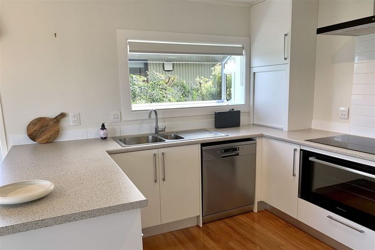 Photo of property in 1/1 Kaihu Street, Northcote, Auckland, 0627