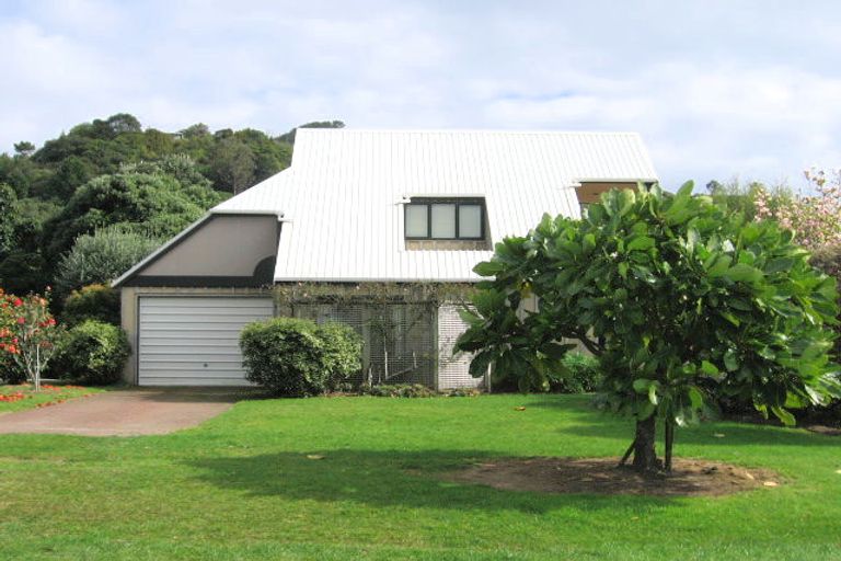 Photo of property in 28 Hahei Beach Road, Hahei, Whitianga, 3591