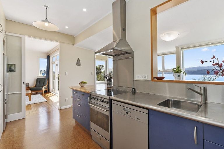 Photo of property in 66 Seatoun Heights Road, Seatoun, Wellington, 6022