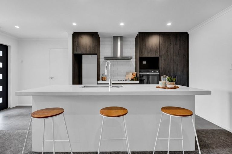 Photo of property in 10a Winstone Place, Highlands Park, New Plymouth, 4312