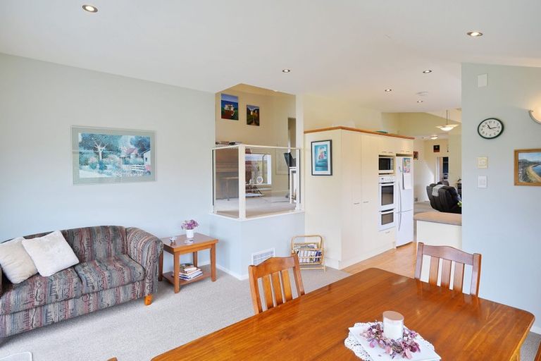 Photo of property in 17 Chatswood Place, Bishopdale, Christchurch, 8051