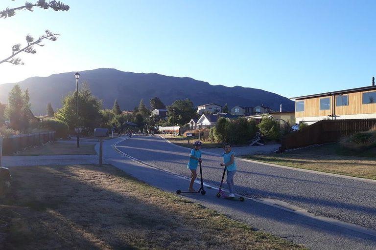 Photo of property in 5 Charles Court, Lake Hawea, Wanaka, 9382