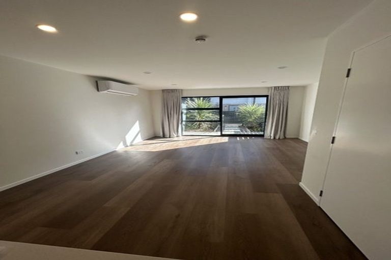 Photo of property in 9/327 Glengarry Road, Glen Eden, Auckland, 0602