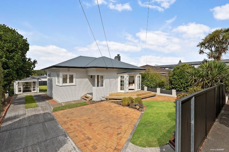 Photo of property in 20 Alberta Street, Point Chevalier, Auckland, 1022