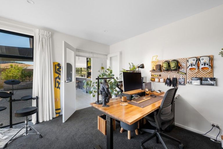 Photo of property in 2 The Heights Avenue, Wanaka, 9305