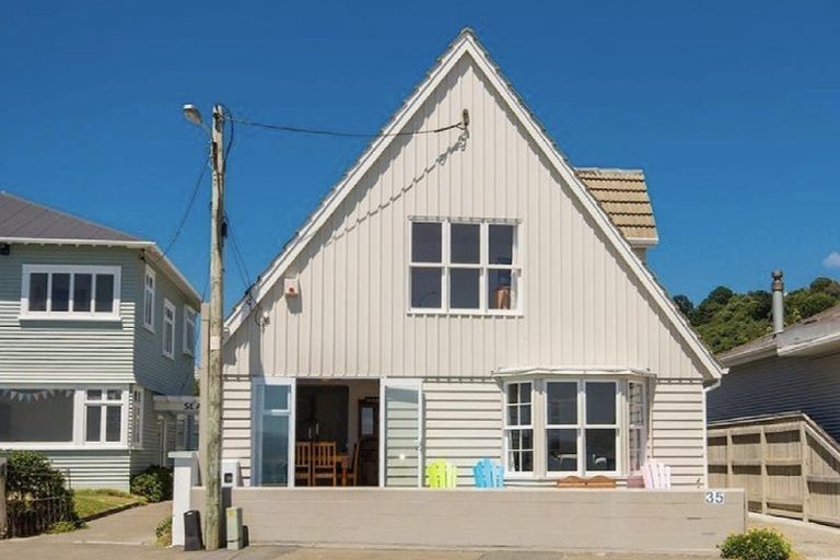 Photo of property in 35a Marine Parade, Seatoun, Wellington, 6022