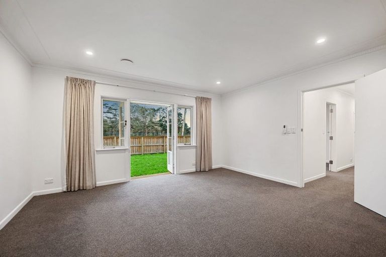 Photo of property in 24 Godley Road, Green Bay, Auckland, 0604