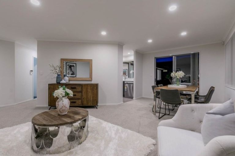 Photo of property in 36 Nimstedt Avenue, Oteha, Auckland, 0632