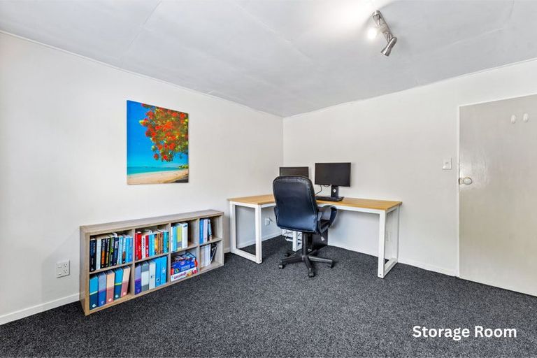 Photo of property in 2/13 Heather Place, Sunnynook, Auckland, 0620