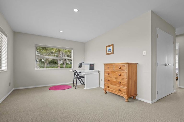 Photo of property in 114 Fairview Avenue, Fairview Heights, Auckland, 0632