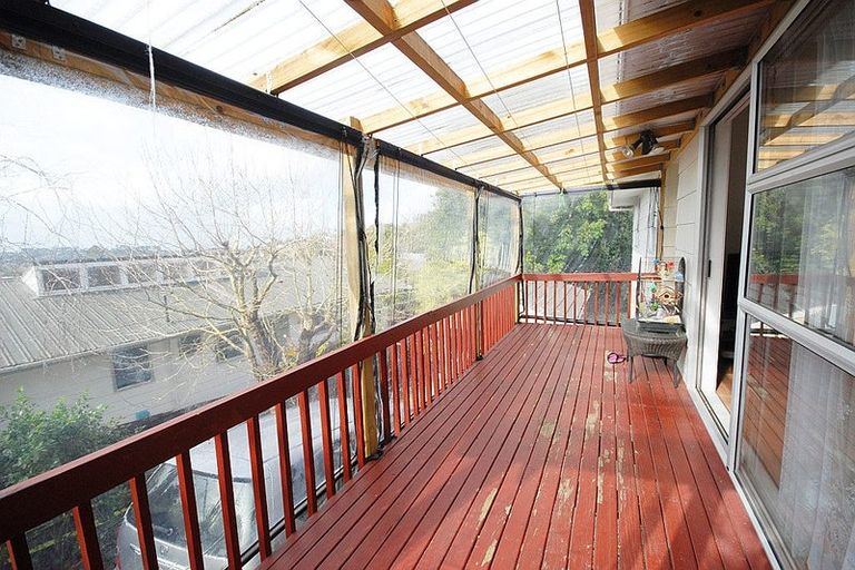 Photo of property in 25 Trias Road, Totara Vale, Auckland, 0629