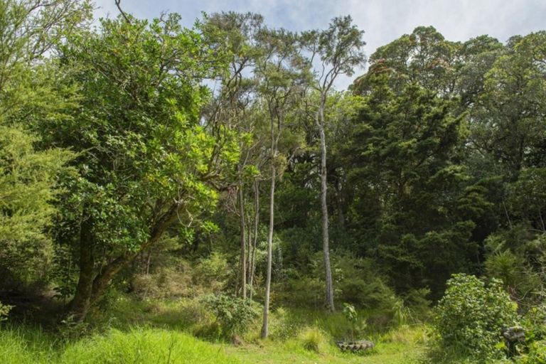 Photo of property in 90 Tahunatapu Road, Parua Bay, Whangarei, 0174