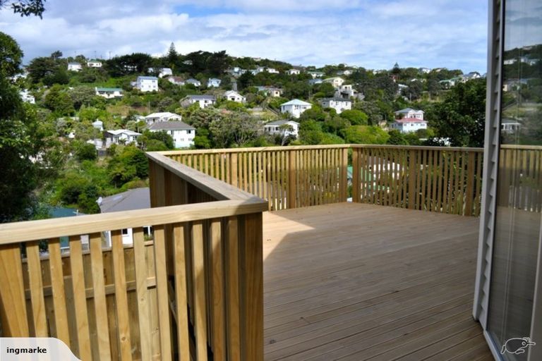 Photo of property in 8 Kopiko Way, Brooklyn, Wellington, 6021