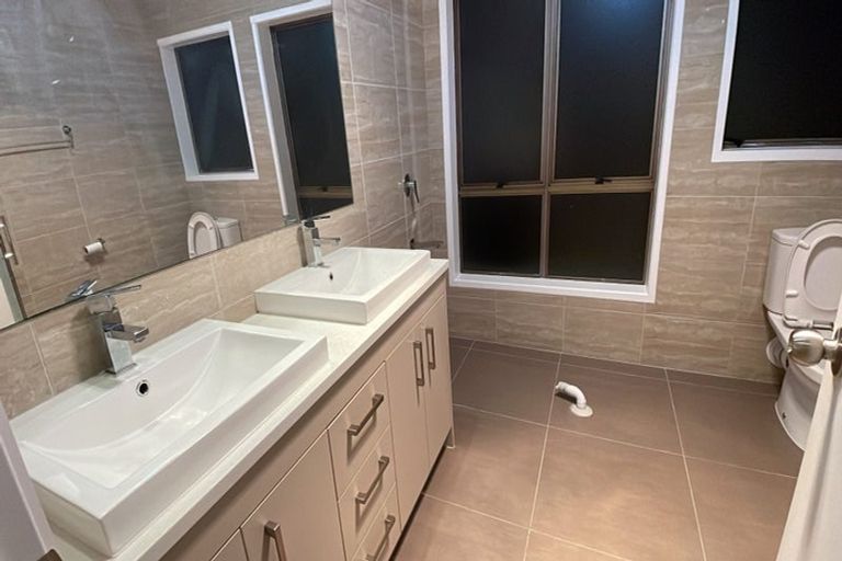 Photo of property in 37 Fratley Avenue, Farm Cove, Auckland, 2012