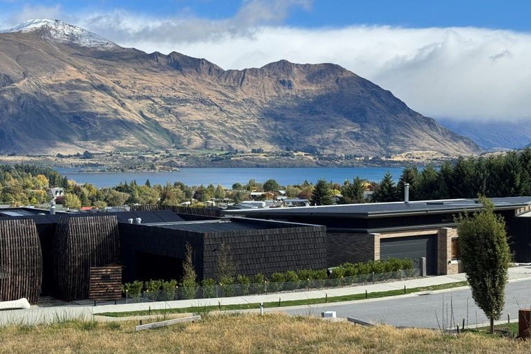 Photo of property in 16 Akitu Rise, Wanaka, 9305