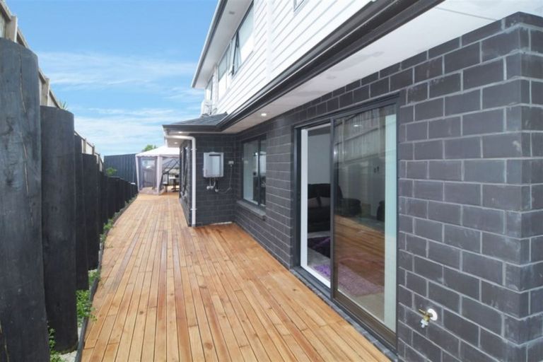 Photo of property in 14 San Casello Rise, Henderson, Auckland, 0612