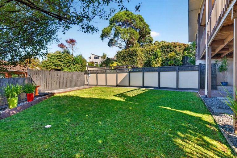 Photo of property in 4 Valdese Rise, Browns Bay, Auckland, 0630