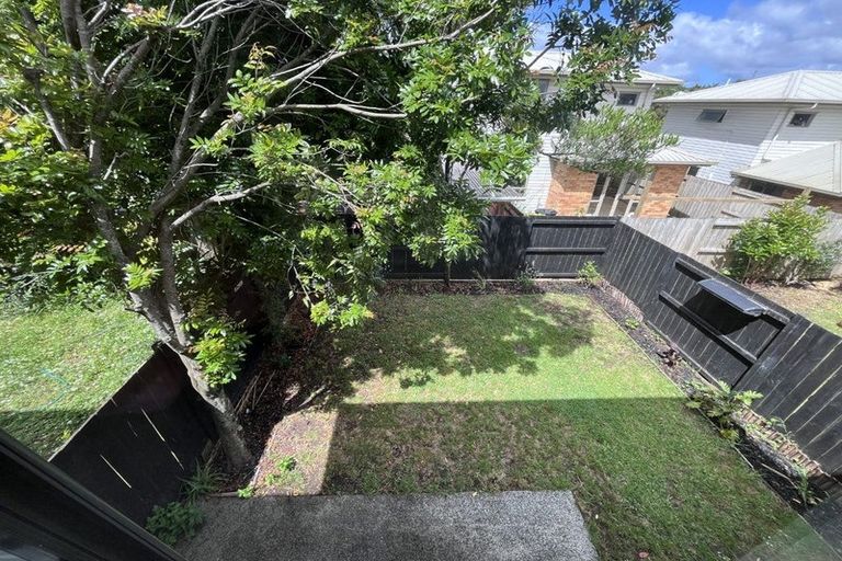 Photo of property in 4 Barnea Circle, Glen Eden, Auckland, 0602