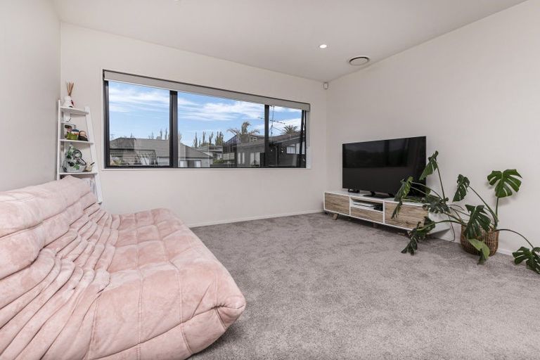 Photo of property in 8b Dallinghoe Crescent, Milford, Auckland, 0620