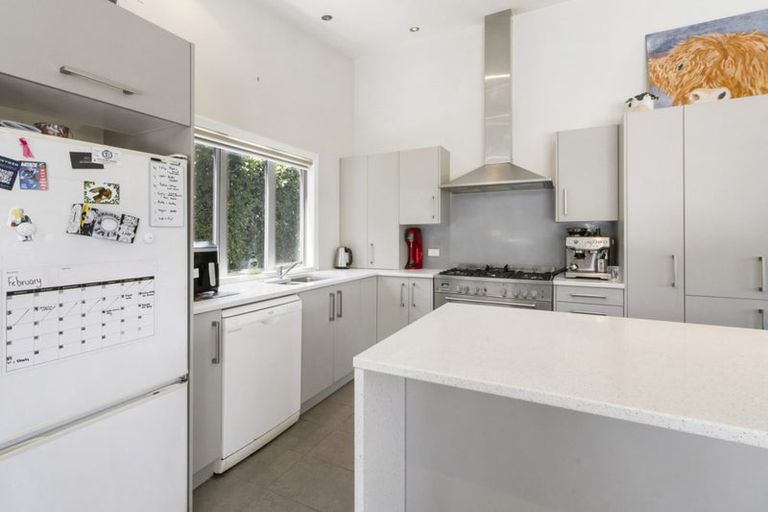 Photo of property in 8 Lewer Street, Karori, Wellington, 6012