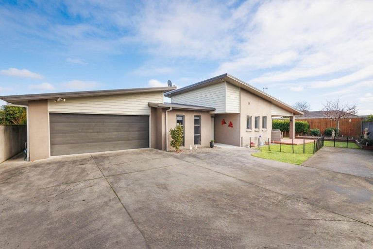 Photo of property in 65a Rosalie Terrace, Kelvin Grove, Palmerston North, 4414