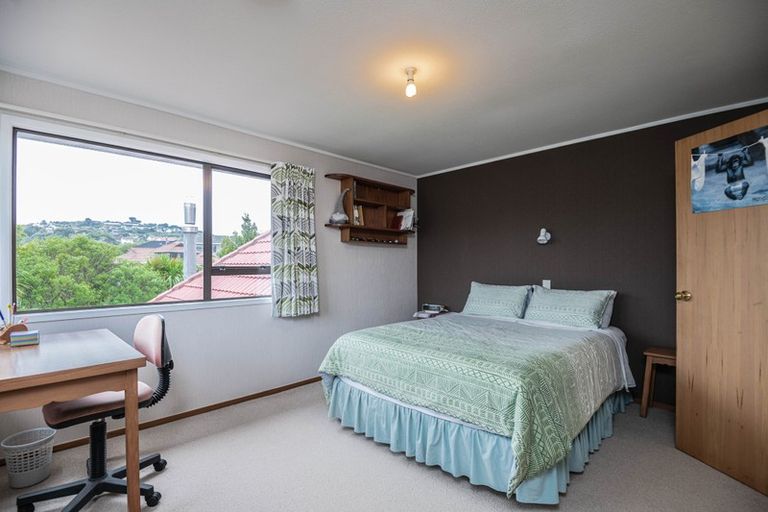 Photo of property in 11 Montrose Grove, Churton Park, Wellington, 6037