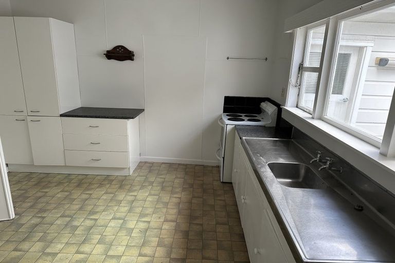 Photo of property in 11 Maarama Crescent, Aro Valley, Wellington, 6021