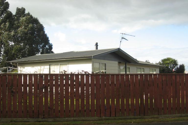 Photo of property in 14 Baillie Crescent, Carterton, 5713