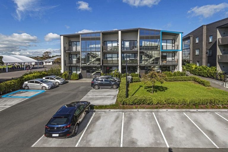 Photo of property in 207/165 Lake Road, Northcote, Auckland, 0627