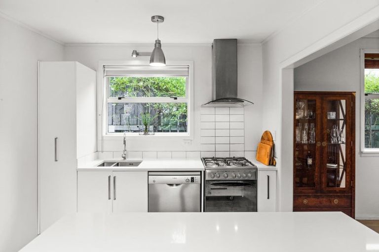 Photo of property in 155 Milton Road, Bluff Hill, Napier, 4110