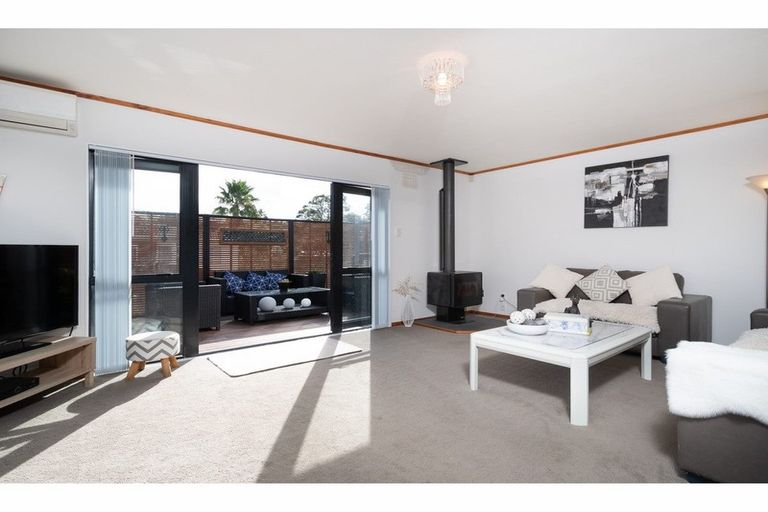 Photo of property in 13 Zefiro Drive, Massey, Auckland, 0614