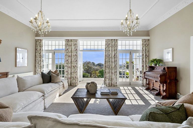 Photo of property in 103 Fulford Street, New Plymouth, 4310
