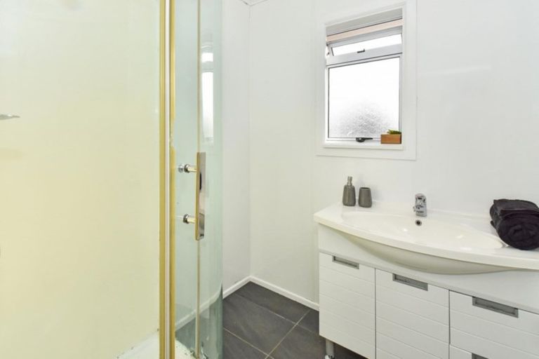 Photo of property in 3 Hobart Crescent, Wattle Downs, Auckland, 2103