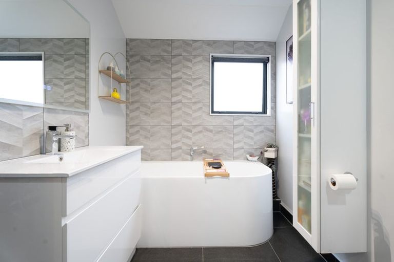 Photo of property in 13 Claverton Grove, Churton Park, Wellington, 6037