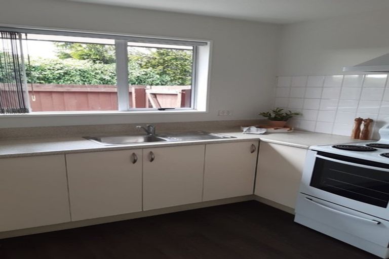 Photo of property in 2/43 Northcote Road, Northcote, Christchurch, 8052