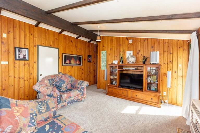 Photo of property in 33 Tongariro Street, Castlecliff, Whanganui, 4501