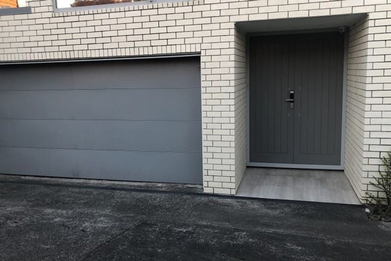 Photo of property in 1/14 Rothesay Bay Road, Rothesay Bay, Auckland, 0630