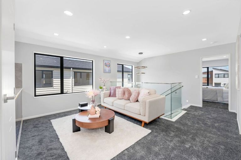 Photo of property in 22 Korowhiti Road, Clarks Beach, 2122