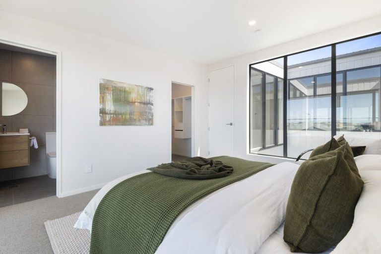 Photo of property in 61 Bearing Parade, Long Bay, Auckland, 0630