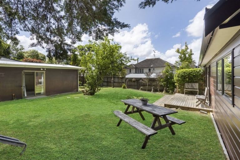 Photo of property in 34a Lauderdale Road, Birkdale, Auckland, 0626