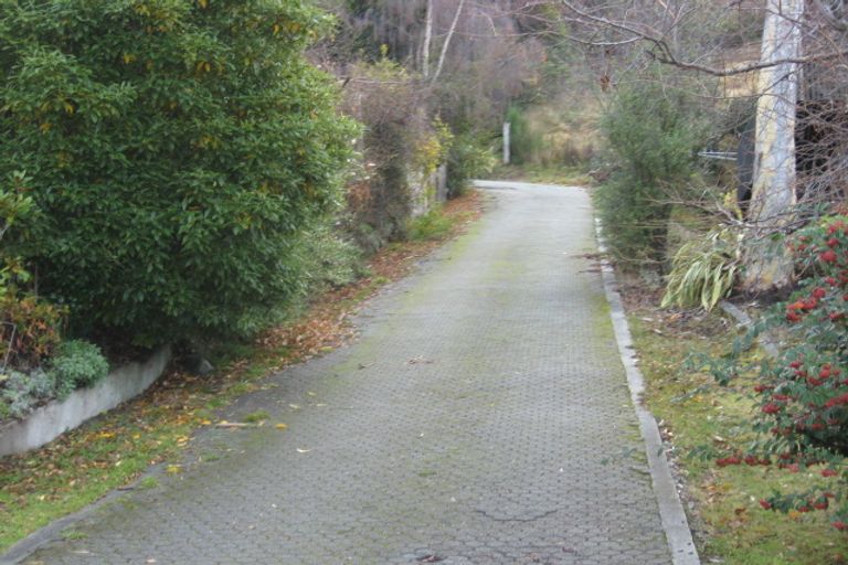 Photo of property in 40/38 Wynyard Crescent, Fernhill, Queenstown, 9300